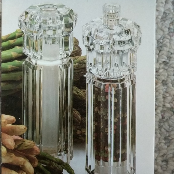 olde thompson acrylic salt and pepper shakers